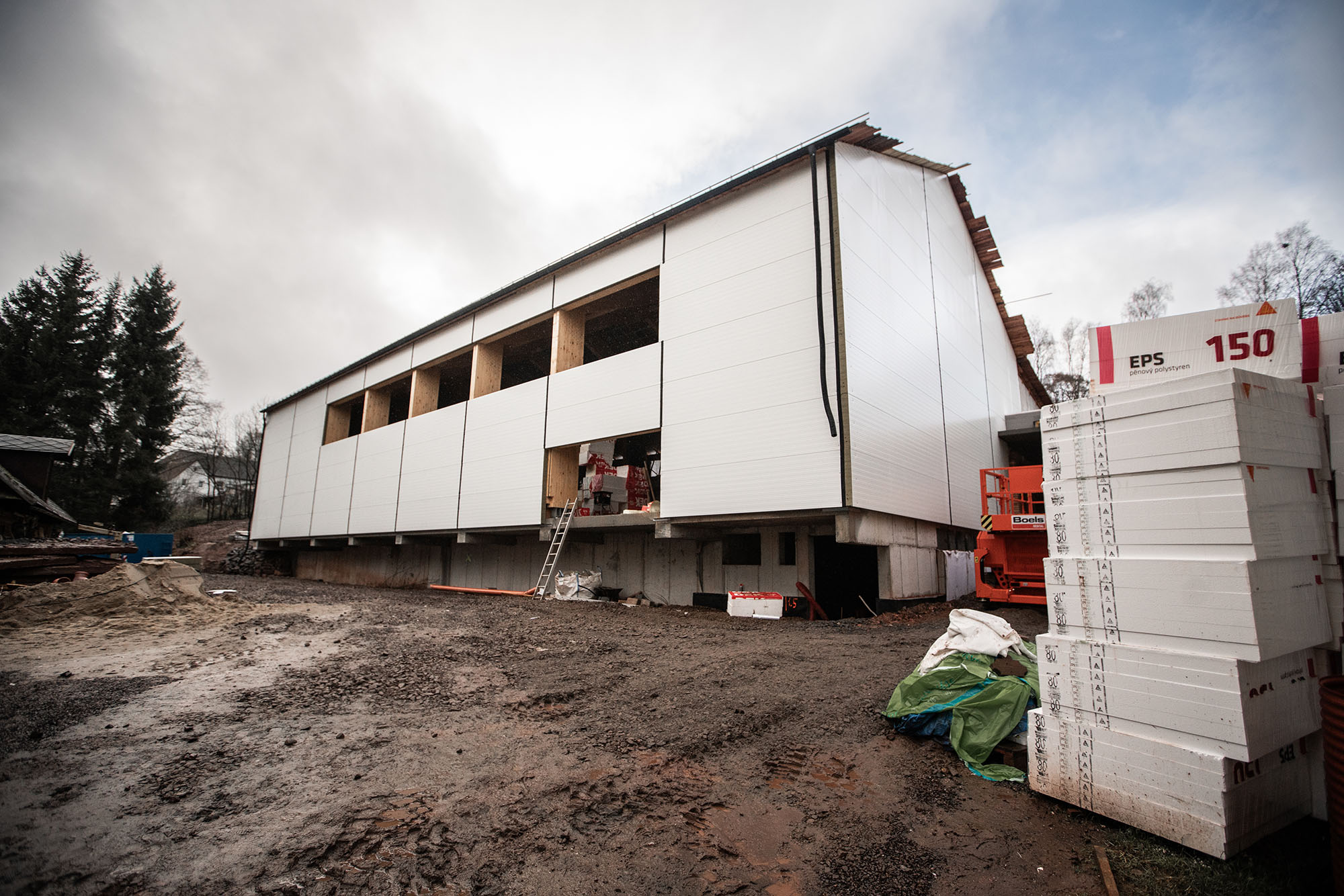 Stavba sportovní haly v Bernarticích