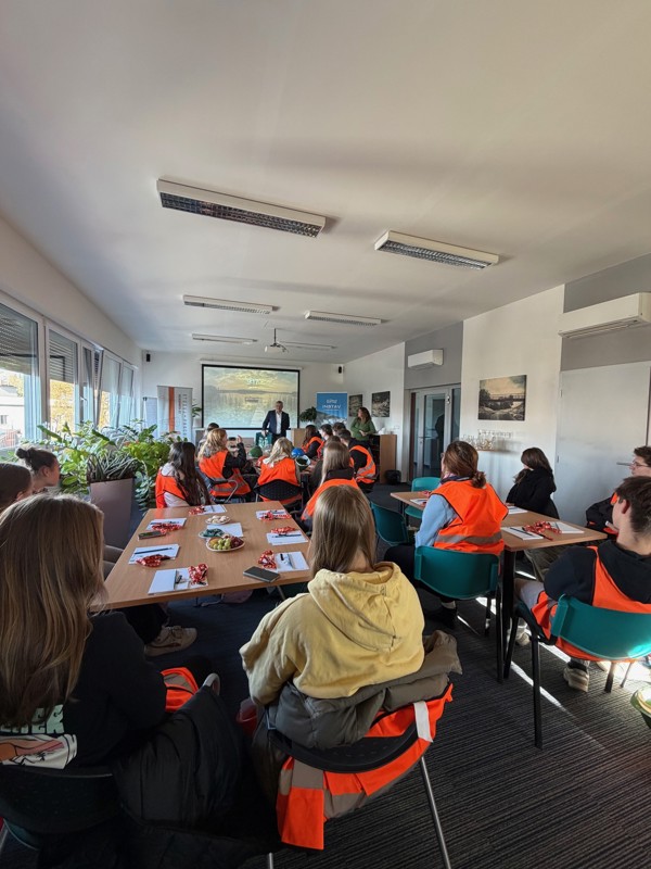 Studenti SPŠ stavební Akademika Stanislava Bechyně navštívili INSTAV